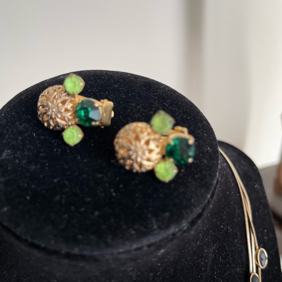 Vintage Green and Gold Clip on Earrings - Picture 2 of 5